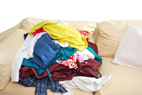  13 วิธีจัดตู้เสื้อผ้าให้เป็นระเบียบอย่างมือโปร 