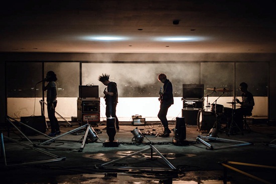 Lomosonic ปล่อย MV เก็บไว้ จัดเต็มกับการร้องสดกว่า 50 รอบ Lomosonic ปล่อย MV เก็บไว้ จัดเต็มกับการร้องสดกว่า 50 รอบ