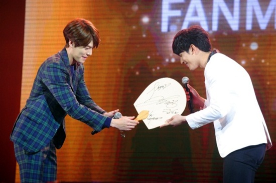 คิมอูบิน ทุ่มสุดตัว ไฮทัชแฟนคลับ 5 พันชีวิต ฟินทั้งฮอลล์ คิมอูบิน ทุ่มสุดตัว ไฮทัชแฟนคลับ 5 พันชีวิต ฟินทั้งฮอลล์