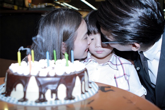 บุรินทร์ กรู๊ฟไรเดอร์ บุรินทร์ กรู๊ฟไรเดอร์