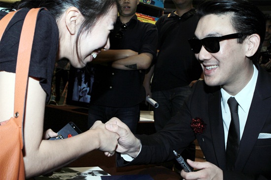 บุรินทร์ กรู๊ฟไรเดอร์