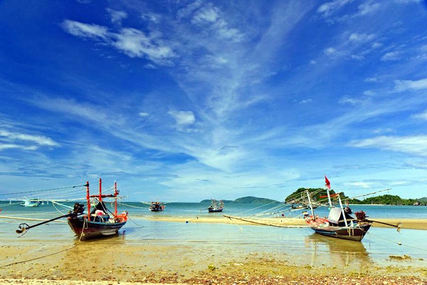  10 ทะเลหาดสวยในไทย ที่เที่ยวหน้าร้อนไม่ไปไม่ได้แล้ว