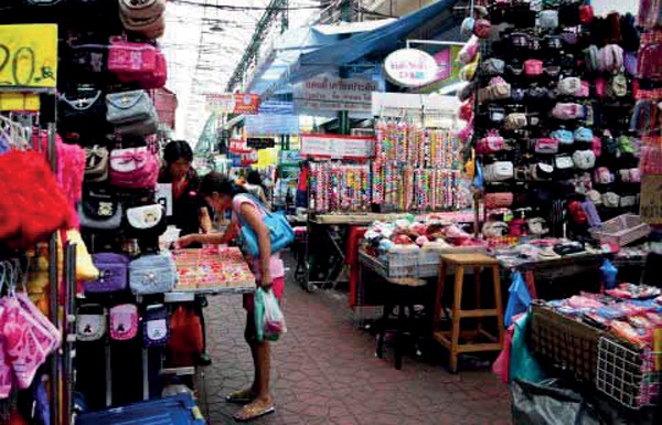  ตะลุย 5 ตลาดเด็ดในกรุงเทพฯ ที่ขาช้อปไม่ควรพลาด