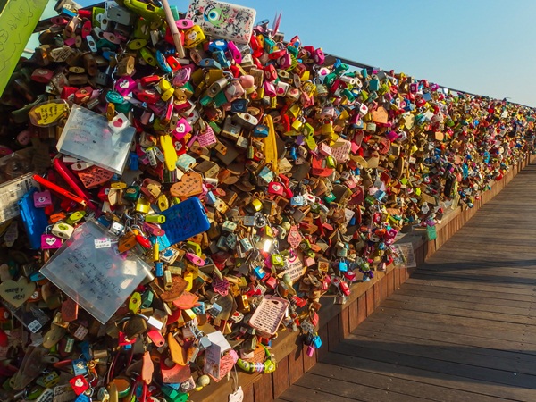  10 สถานที่คล้องกุญแจสำหรับคู่รัก รับวันวาเลนไทน์