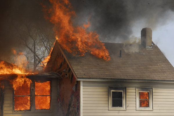 วิธีป้องกันไฟไหม้บ้าน และการเอาตัวรอดให้ปลอดภัย