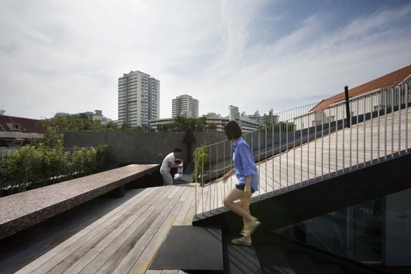 บ้านโมเดิร์นรีสอร์ท มีสวนแนวตั้ง พร้อมจุดชมวิวบนดาดฟ้า บ้านโมเดิร์นรีสอร์ท มีสวนแนวตั้ง พร้อมจุดชมวิวบนดาดฟ้า