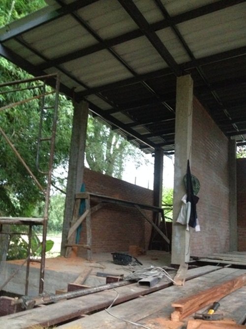 สร้างบ้านชั้นเดียวยกพื้นหลังเล็ก บนที่เหลือของบ้านหลังแรก สร้างบ้านชั้นเดียวยกพื้นหลังเล็ก บนที่เหลือของบ้านหลังแรก