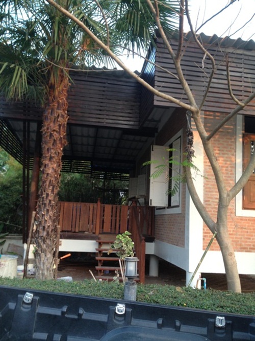 สร้างบ้านชั้นเดียวยกพื้นหลังเล็ก บนที่เหลือของบ้านหลังแรก สร้างบ้านชั้นเดียวยกพื้นหลังเล็ก บนที่เหลือของบ้านหลังแรก