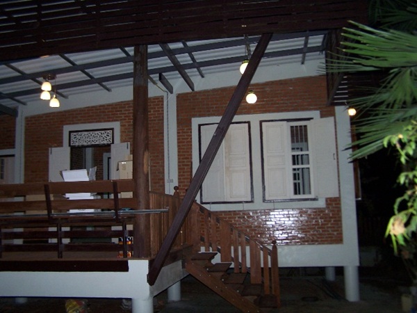 สร้างบ้านชั้นเดียวยกพื้นหลังเล็ก บนที่เหลือของบ้านหลังแรก สร้างบ้านชั้นเดียวยกพื้นหลังเล็ก บนที่เหลือของบ้านหลังแรก
