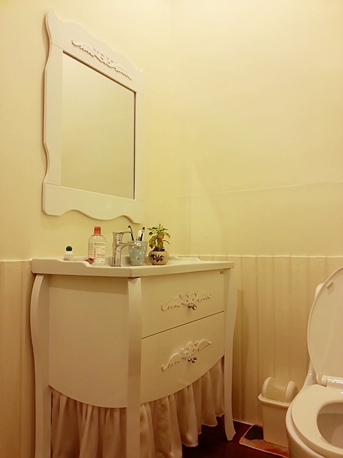 รีโนเวทห้องน้ำบ้านไม้ สวยเริดจนต้องอึ้ง รีโนเวทห้องน้ำบ้านไม้ สวยเริดจนต้องอึ้ง