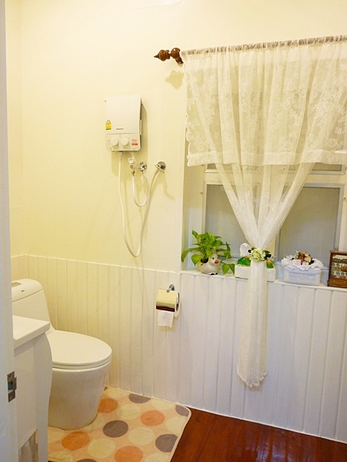 รีโนเวทห้องน้ำบ้านไม้ สวยเริดจนต้องอึ้ง รีโนเวทห้องน้ำบ้านไม้ สวยเริดจนต้องอึ้ง