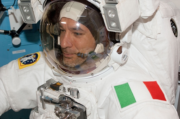 อิตาลีส่งนักบินเดินสำรวจห้วงอวกาศคนแรกของประเทศ