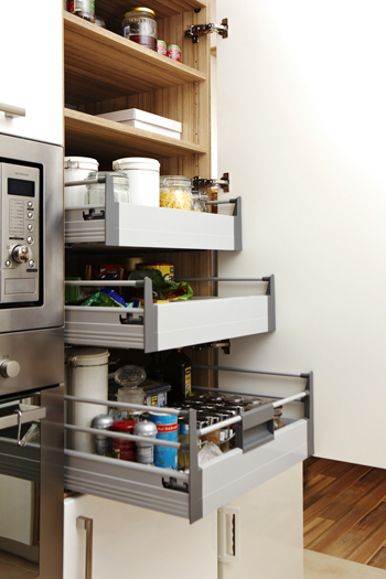 ทำความสะอาดห้องครัว ขั้นตอนจัดระเบียบตู้เก็บของในห้องครัว
