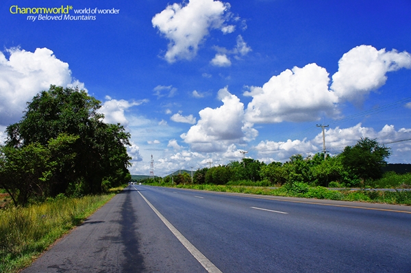 กำแพงเพชร เที่ยวเมืองโบราณ สัมผัสธรรมชาติและสายหมอก ณ เมืองกำแพงเพชร