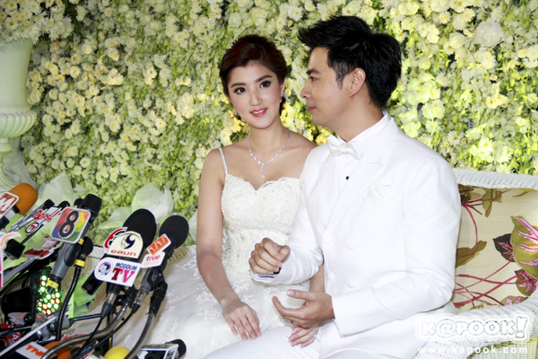 งานแต่งงานออย ธนา งานแต่งงานออย ธนา