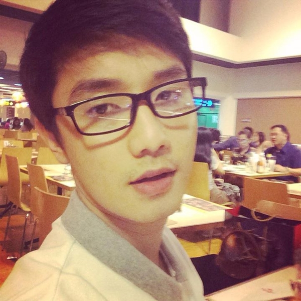 ปอม สิทธิพงษ์ ประวัติเน็ตไอดอลคนดัง อดีตคู่จิ้น ปอม อ๋อง ปอม สิทธิพงษ์ ประวัติเน็ตไอดอลคนดัง อดีตคู่จิ้น ปอม อ๋อง