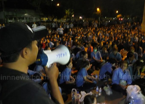 พนักงานฮิตาชิ ปราจีนฯ นับพัน ปิดโรงงานประท้วงขอโบนัส พนักงานฮิตาชิ ปราจีนฯ นับพัน ปิดโรงงานประท้วงขอโบนัส