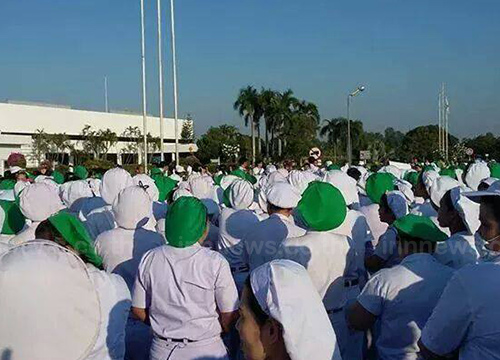 หนุ่มสาวโรงงานประท้วงไม่พอใจโบนัส หนุ่มสาวโรงงานประท้วงไม่พอใจโบนัส