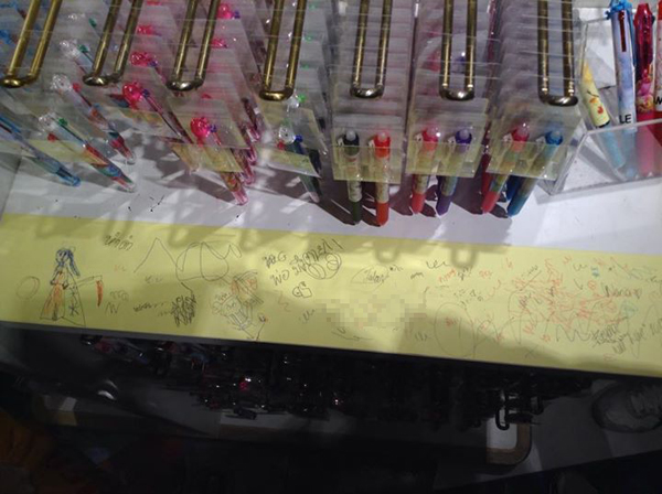  คนไทยมือบอนเขียนคำหยาบในร้านขายเครื่องเขียนที่ญี่ปุ่น