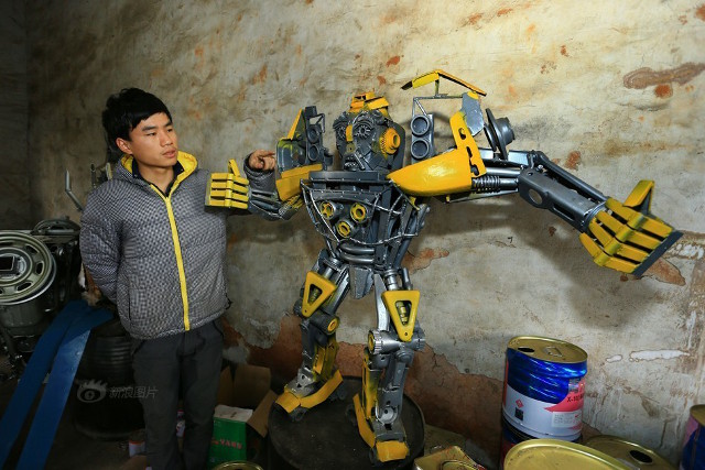 พ่อ-ลูกจีนสร้างหุ่น Transformers