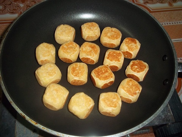 วิธีทำขนมลูกเต๋า ขนมไทยโบราณทำเองได้ ยิ่งกินยิ่งเพลิน