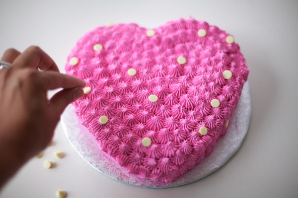 DIY เค้กสตรอว์เบอร์รีสีชมพู ไอเดียทำเค้กวันเกิดหวานแหวว DIY เค้กสตรอว์เบอร์รีสีชมพู ไอเดียทำเค้กวันเกิดหวานแหวว