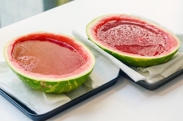 แตงโมเจลลี่ หวานฉ่ำสีสันสดใส ทำง่ายนิดเดียว แตงโมเจลลี่ หวานฉ่ำสีสันสดใส ทำง่ายนิดเดียว
