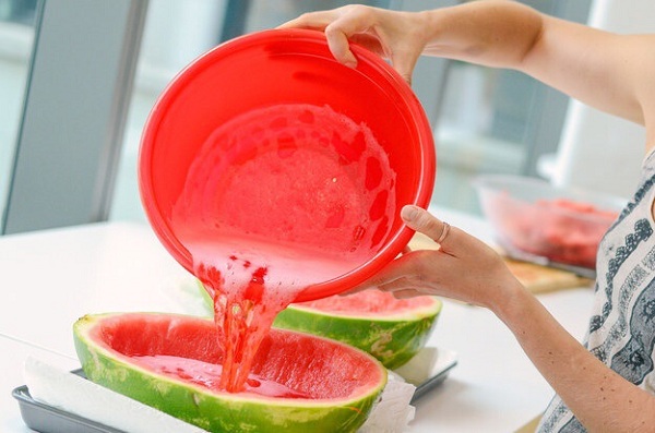 แตงโมเจลลี่ หวานฉ่ำสีสันสดใส ทำง่ายนิดเดียว แตงโมเจลลี่ หวานฉ่ำสีสันสดใส ทำง่ายนิดเดียว