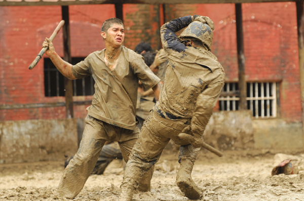 The Raid 2 กระหน่ำแอ็คชั่นกว่า 19 ฉากใหญ่ ลุ้นลืมหายใจ The Raid 2 กระหน่ำแอ็คชั่นกว่า 19 ฉากใหญ่ ลุ้นลืมหายใจ