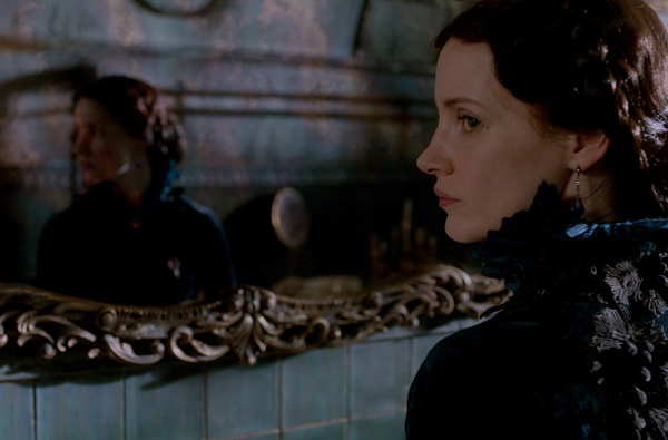 ตัวอย่างรักหลอนของคนกับผีใน Crimson Peak 