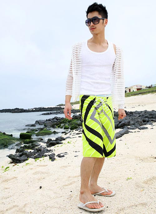 กางเกงขาสั้นเที่ยวทะเลสำหรับหนุ่ม ๆ ลายแจ่มสีจี้ดโดนใจ