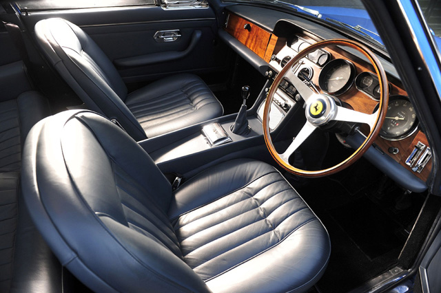  Ferrari 330 GT