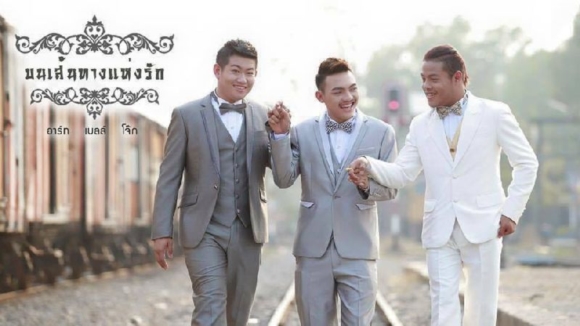 งานแต่ง 3 เกย์ไทย ทุกหัวใจรวมเป็นหนึ่ง แชร์กระหึ่ม ชาวเน็ตร่วมยินดี