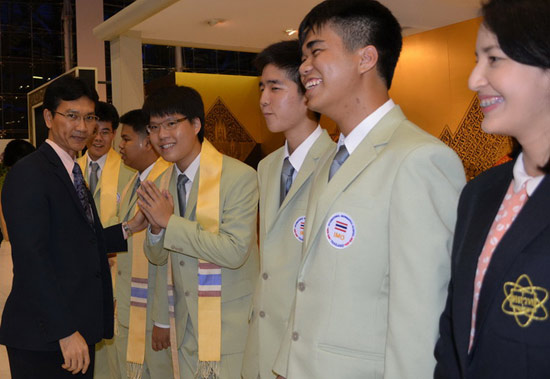 6 เด็กเก่ง พิชิต 6 รางวัลคณิตศาสตร์โอลิมปิก กลับถึงไทยแล้ว