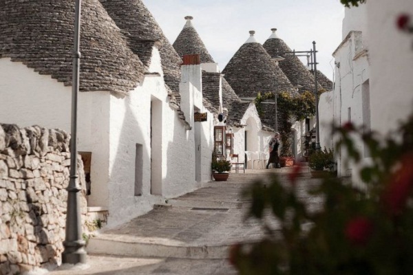 มนต์เสน่ห์แห่ง Alberobello อัลเบอโรเบลโล เมืองฮอบบิทสีขาวจากอิตาลี