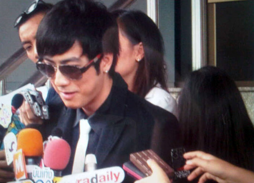 ไกล่เกลี่ยลงตัว เจ๊เบียบ หอมแก้ม ฟิล์ม ขอโทษที่ด่าเลว
