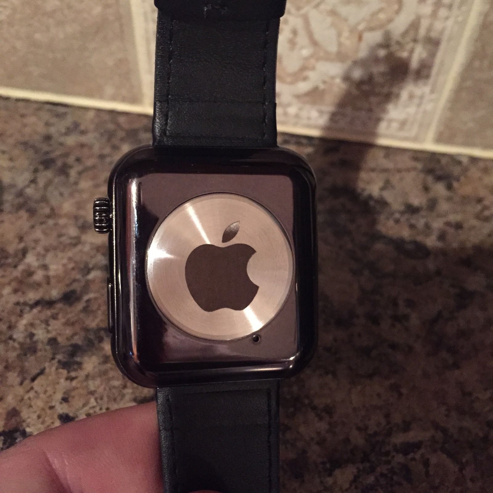 อย่าหลงเชื่อ ! Apple Watch รุ่นต้นแบบของปลอม วางขายบน eBay อย่าหลงเชื่อ ! Apple Watch รุ่นต้นแบบของปลอม วางขายบน eBay