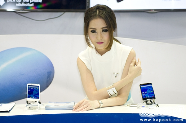 พริตตี้สวยเด็ดที่งาน Thailand Mobile Expo 2015