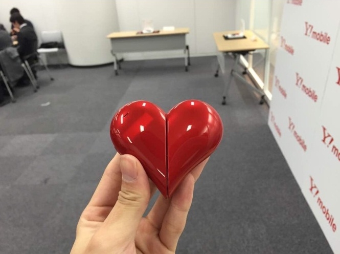รับวาเลนไทน์ ! Heart 401AB มือถือรูปหัวใจเปลี่ยนร่างได้ 