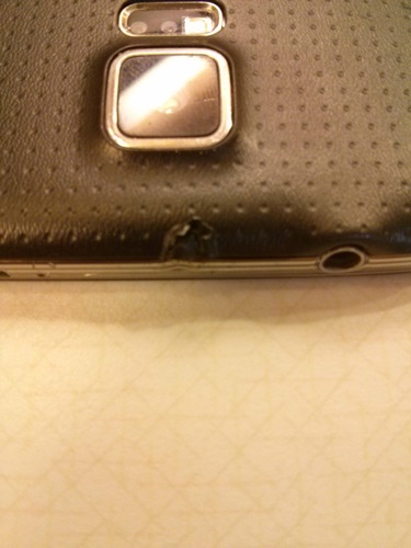 ลุกเป็นไฟ ! Samsung Galaxy S5 วางไว้เฉย ๆ ไฟก็ลุกได้