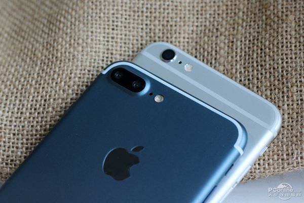 iPhone 7 Plus สี Deep Blue