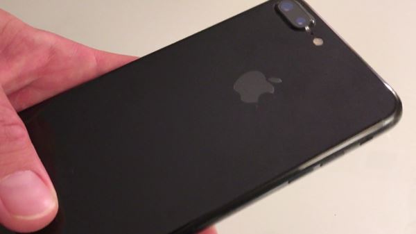 iPhone 7 Jet Black ตัวหนังสือด้านหลังหลุด