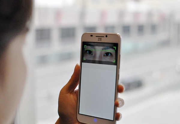 ZTE Grand S3 สมาร์ทโฟนจอ 5.5 นิ้ว พร้อมเซ็นเซอร์สแกนม่านตา