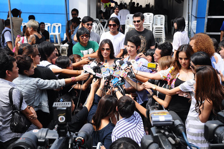 สาระแนเห็นผี