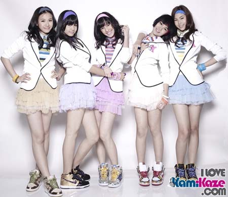 kiss me five เกิร์ลกรุ๊ป 5 สาว จาก kamikaze wave