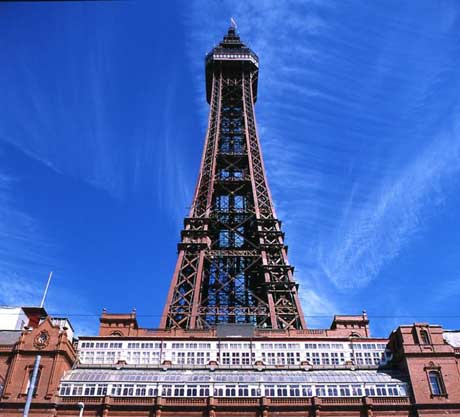 ใจไม่ถึงอย่ามองต่ำ ชมวิวสูงจาก Blackpool Tower ที่อังกฤษ