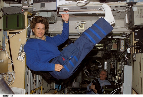 ไอลีน คอลลินส์ ผู้บังคับการอวกาศหญิงคนแรกของนาซา