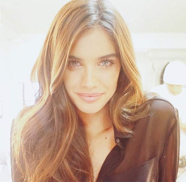 แฮร์รี่ สไตล์ หลุดภาพจุ๊บ ซาร่า แซมปายโอ้ นางแบบวิคตอเรียซีเคร็ท 
