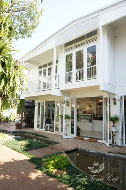 รีโนเวทบ้านเก่าอายุ 44 ปี เป็นร้านกาแฟในฝันกลางสวนเฟิร์น รีโนเวทบ้านเก่าอายุ 44 ปี เป็นร้านกาแฟในฝันกลางสวนเฟิร์น