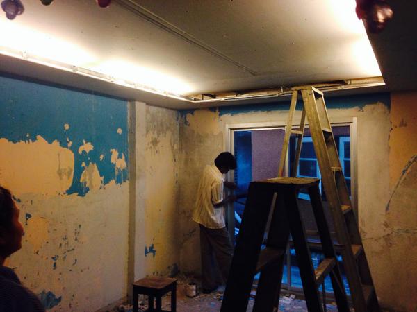 รีโนเวทห้องนอนสีฟ้าแสนเชย เป็นห้องใหม่สไตล์ลอฟท์ในฝัน
